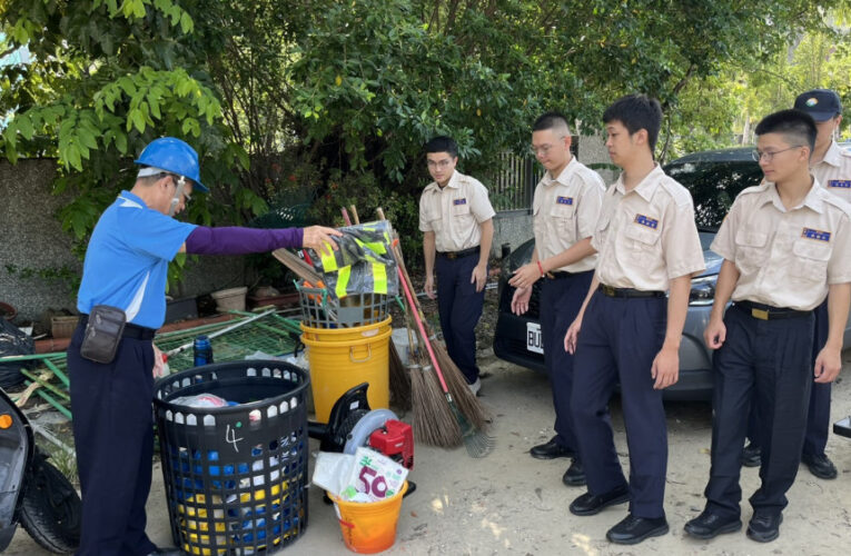 臺南榮家同仁與替代役男協助舊家區整備防颱事宜