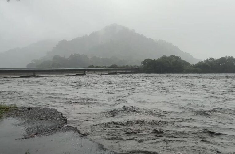 豪大雨狂炸　嘉義縣朴子、東石及雲林口湖緊急停班課
