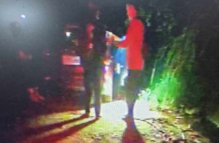 頭燈沒電山路暗黑　埔里警聲光齊下找到迷途客