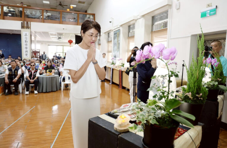 慈濟南投、草屯吉祥月祈福活動 許淑華獻供頂禮祈安