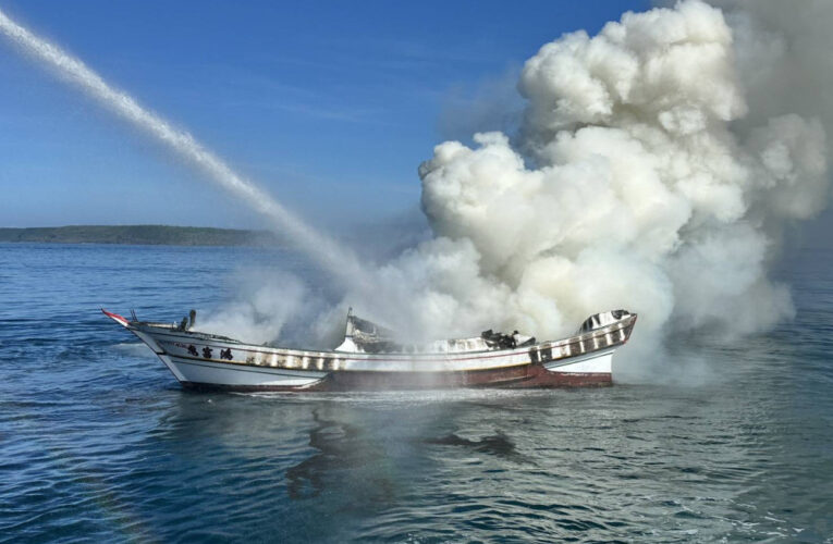 澎湖海域驚現火燒船 海巡即時馳援滅火
