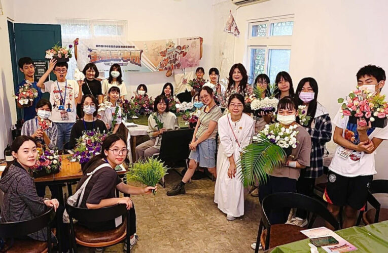 竹縣「幸福花藝師」成果展新瓦屋登場　青年創意化身「幸福花藝師」