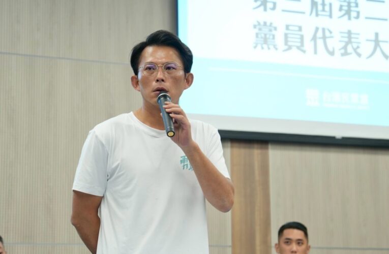 民眾黨六週年 黃國昌喊「勇敢」：小草越打越茂盛