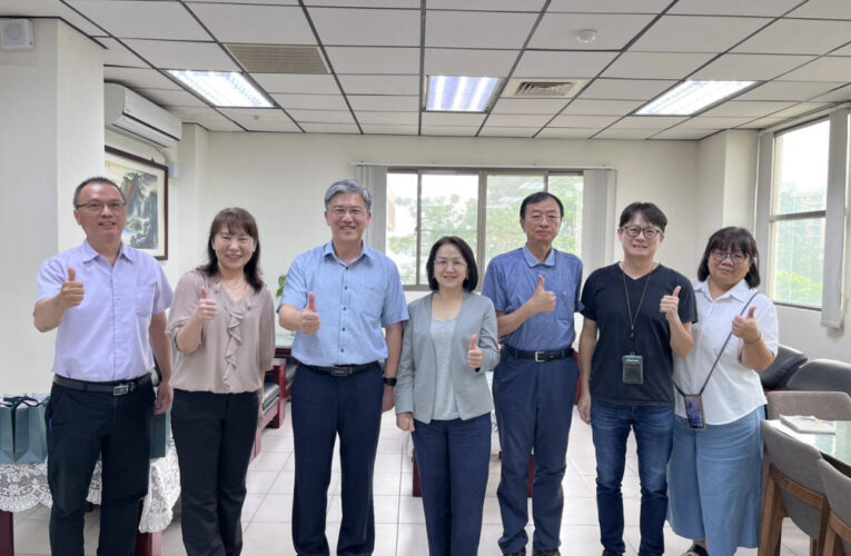 屏東榮服處攜手衛生局推動輔導會數位安心御老合作交流