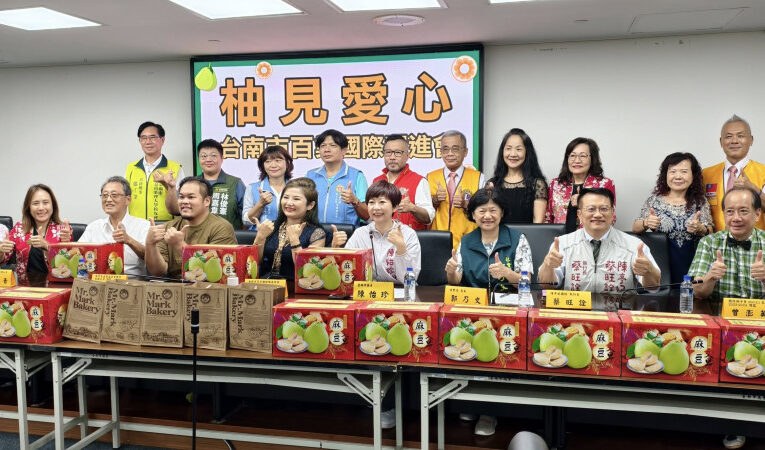 台南市「中秋公益送文旦」活動啟動，溫暖弱勢家庭