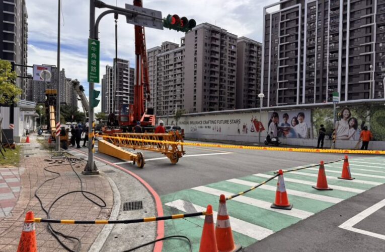 龜山區建築工地發生吊車吊臂翻覆事件　違反建築法勒令工地停工