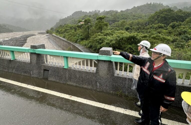 高雄市長陳其邁六龜勘災 呼籲豪雨重建納入特別條例