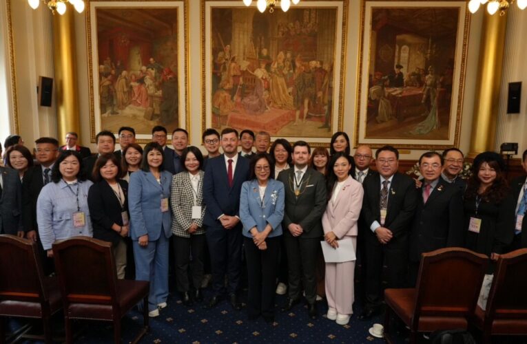 議長康裕成率團訪英　觀賞愛丁堡軍樂節文化盛典 拜會愛丁堡市議會　政策交流熱絡　強化雙城情誼