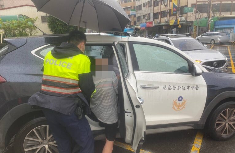 7旬翁雨中迷途欲返桃園老家　烏日警化身GPS平安送返