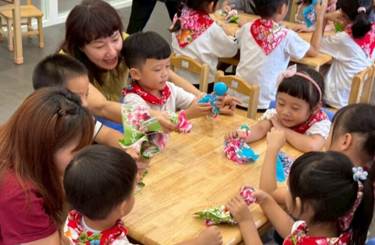 火焰蟲非營利幼兒園師生攜手祈晴助盤花公園工程