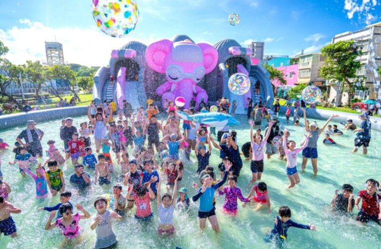 觀光局打造免費親子「大樹水樂園」  6 座大型戲水氣墊免費玩