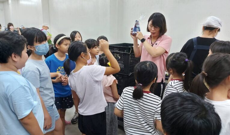 彰化福德國小夏日樂學走出教室　農場「玩」出英語力及環境教育素養