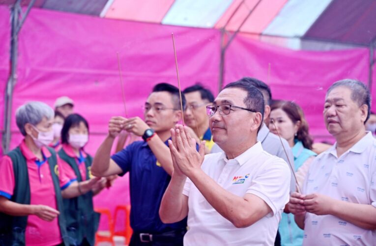 淡水河河祭路祭法會　侯友宜為龍王船、西方船點睛　為民祈福