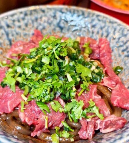 【台北美食報導】肥腸紅薯粉、清湯牛肉湯──壹直串麻辣鴛鴦的味覺驚喜