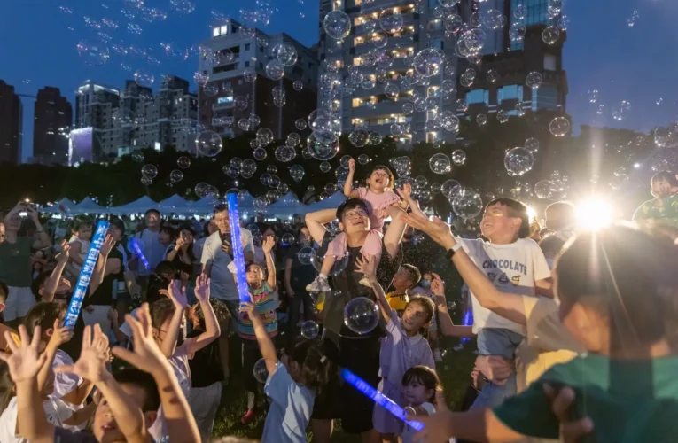 最Chill的星空電影院！台中國際動畫影展戶外放映　千人嗨翻市民廣場