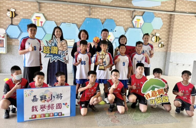高雄市4校組代表隊勇奪沙灘巧固球世界冠軍 教育局長吳立森到校表揚勉勵優秀選手