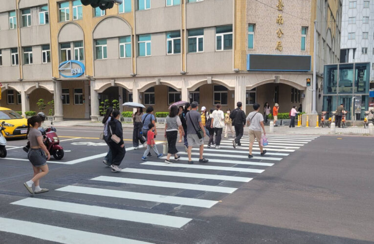 台南車站站前電梯風災損壞！交通局緊設行穿線，助身障者安全過北門路