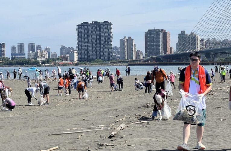 扶輪人力挺海洋永續！國際扶輪3521與3523地區800人齊聚八里挖子尾淨灘