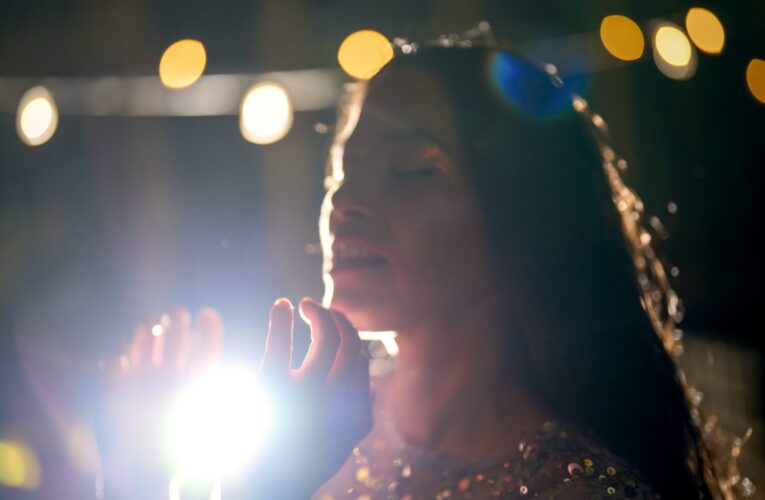 歷經摯愛離世與聽力受損 山形瑞秋暌違近十年攜第五張全新專輯回歸樂壇