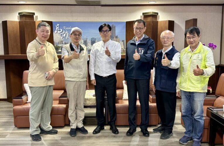 疾管署代署長羅一鈞視察高雄中央社宅工地  府防疫團隊現場查獲水桶積水開單處罰
