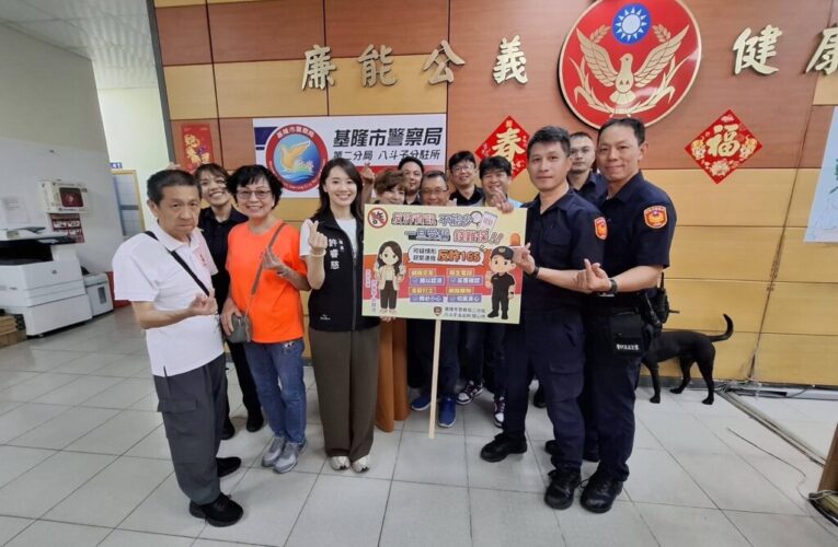 中元普渡防詐宣導　議員贈手舉牌協助推廣