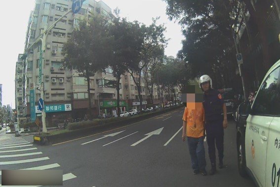 老翁外出散心迷途　內湖警迅速協助返家