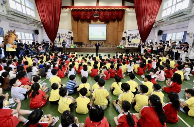 開學日防疫不鬆懈  陳其邁帶隊巡視園防疫準備