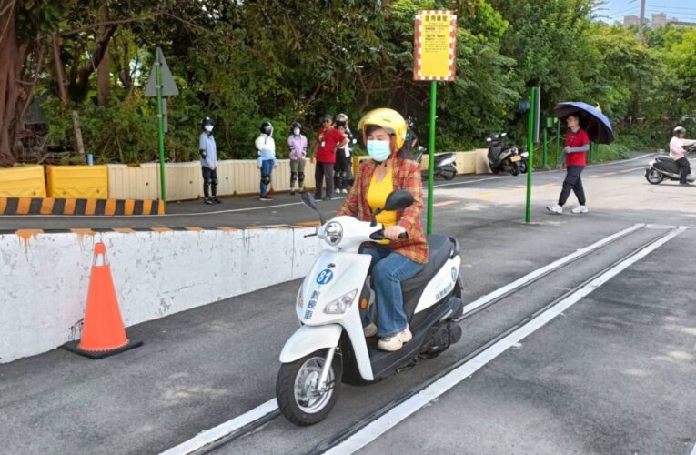 西屯戶所推新住民假日機車考照班　助5名新住民晉升「新」手駕駛