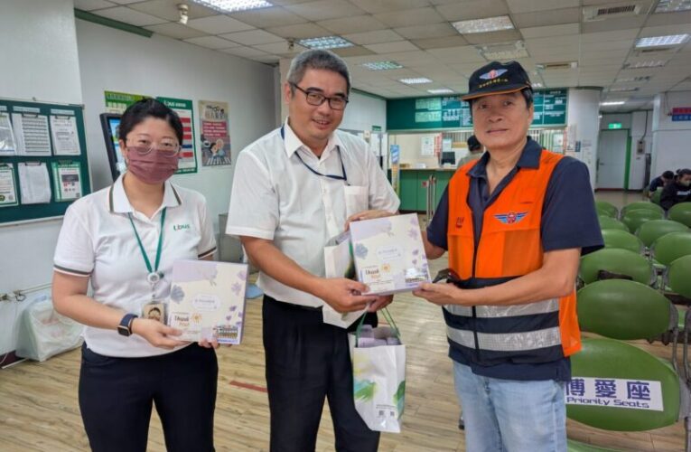 高雄市區監理所連假前夕  送暖鼓勵客運場站服務人員