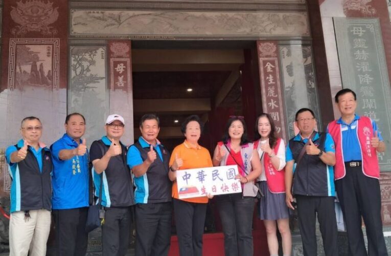 國慶連假，捐血救人熱血傳愛！陳若翠贈送國旗小別針