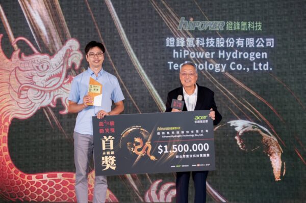 鐙鋒氫掌握「微笑曲線」密碼獲宏碁龍騰微笑獎永續首獎