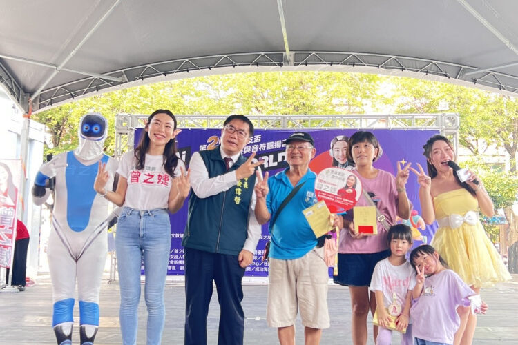 台南市議員曾之婕化身神力女超人 良友盃繪畫賽帶兒童探索 AI 未來