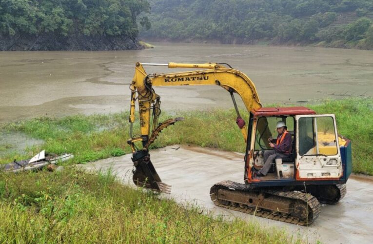 豪雨釀災！漂流木湧翡翠水庫　北水局即刻清汙捍衛大台北用水安全