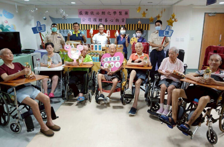 佳里榮家感謝企業捐贈愛心物資 關懷住民長輩