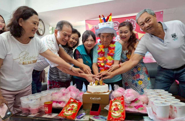 百歲榮民薄伯伯紀壽 嘉義榮服處歡喜慶生