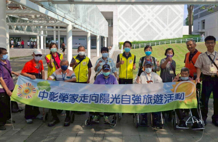 中彰榮家養護房微旅行 長輩開心遊草屯賞工藝品佳餚