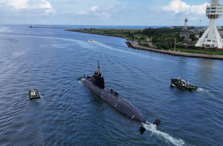 台船：「海鯤軍艦」浮航測試正常 駁斥滲水報導