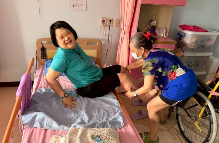 從被照顧者變成照顧者　小梅在護理之家翻轉人生