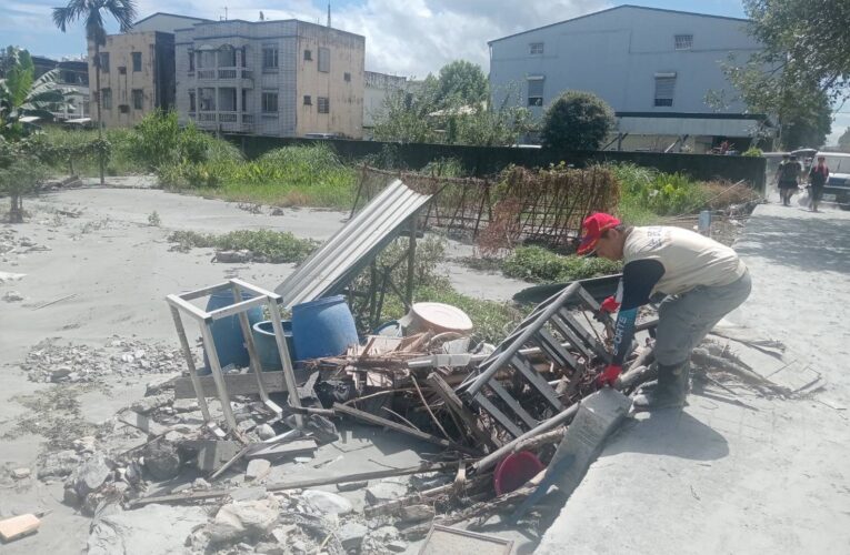 同島一命！高雄後備「鏟子超人」挺進花蓮　助災民重建家園