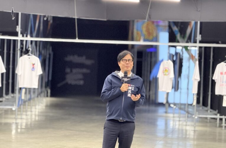 2025 高雄設計節把高雄變潮牌　開幕日陳其邁現場創作高雄潮T