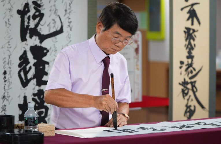 書法家揮毫行善廖火煌大師　捐70萬挺「爺奶村」