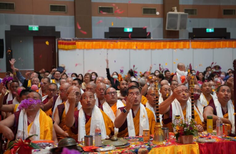 第二屆台灣薩迦世界和平祈願大法會圓滿  花瓣漫天—猶如《華嚴》一會重現台灣