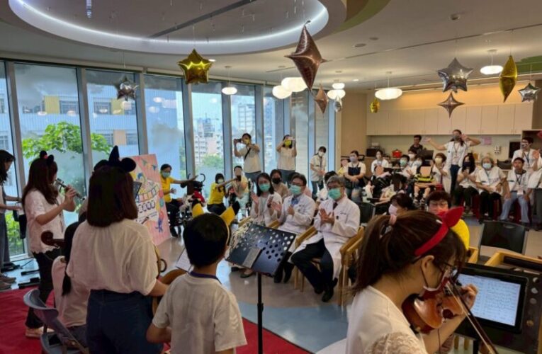 高雄熊現身民生醫院飛象家園　聯合民間社團守護弱勢兒少帶來歡樂