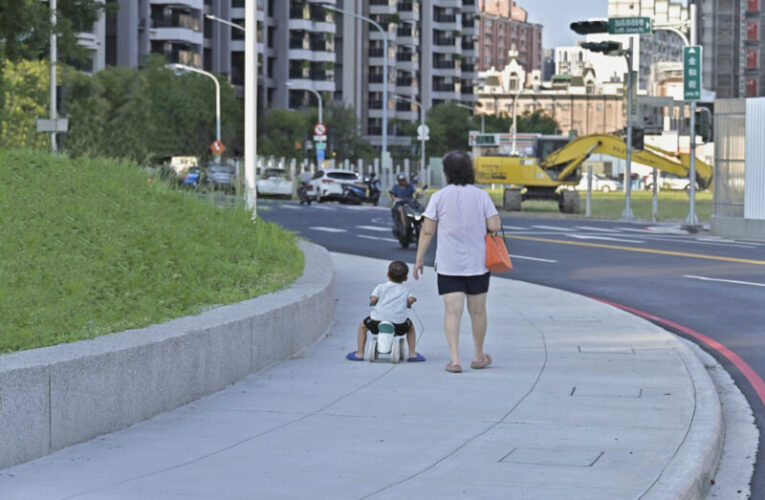 高市楠梓金和街拓寬完工 串聯後勁捷運與公園新風貌
