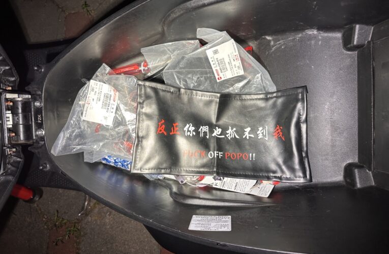 翹牌＋改排＋囂張貼紙   妙齡女深夜飆車被逮仍嘴硬「反正你們也抓不到我」