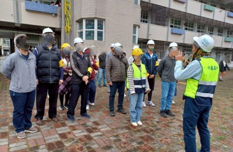 消防局六龜分隊攜手六龜高中舉辦地震避難演練