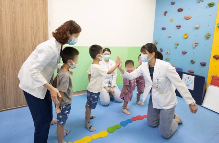 慢飛天使彩繪病安　遊戲學會保護自己