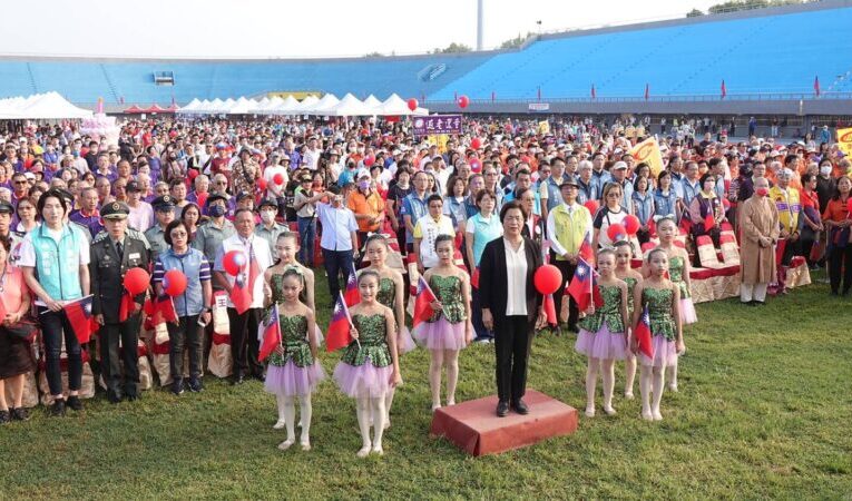 彰化歡慶雙十國慶　四千人健行同歡樂