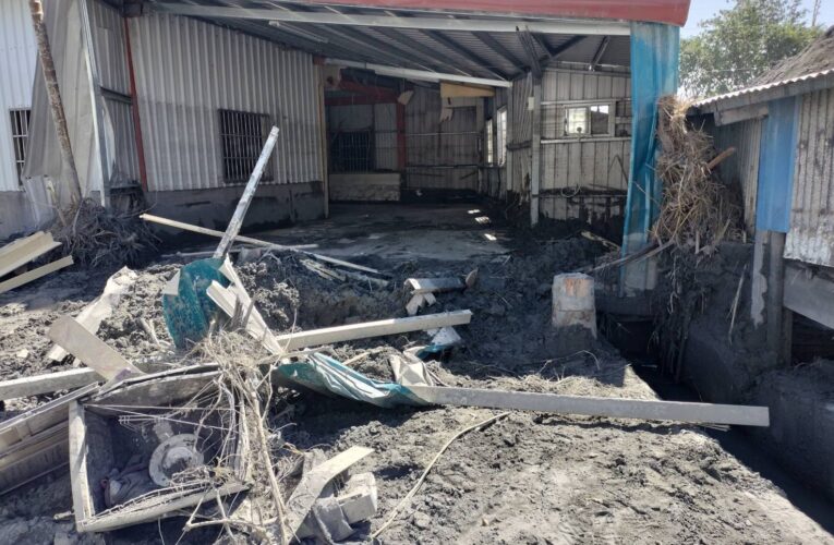 中市環保局攜手民力加派清溝車　強力水柱助花蓮居民重整家園