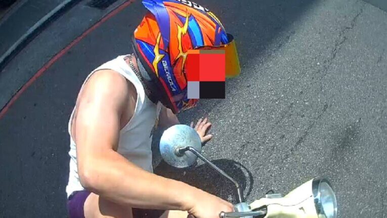 通緝犯騎車帽帶沒扣被攔             逃逸撞自小客車為警所逮